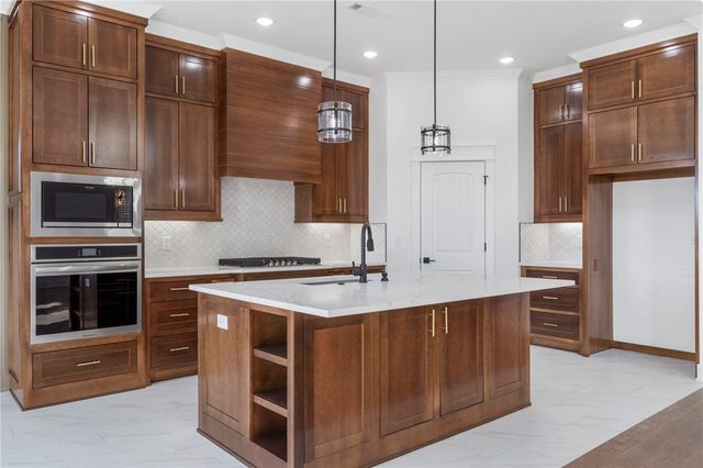 431 Hedge Drive, Centerton, AR 72719