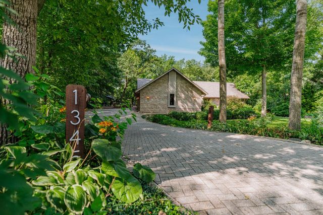 1345 Overlook CIRCLE, Brookfield, WI 53045
