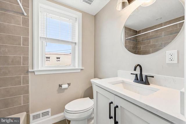 18 W MADISON AVE, Clifton Heights, PA 19018