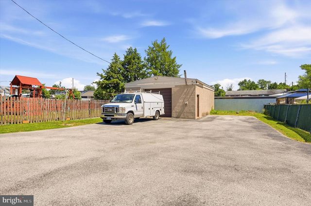 18 W MADISON AVE, Clifton Heights, PA 19018