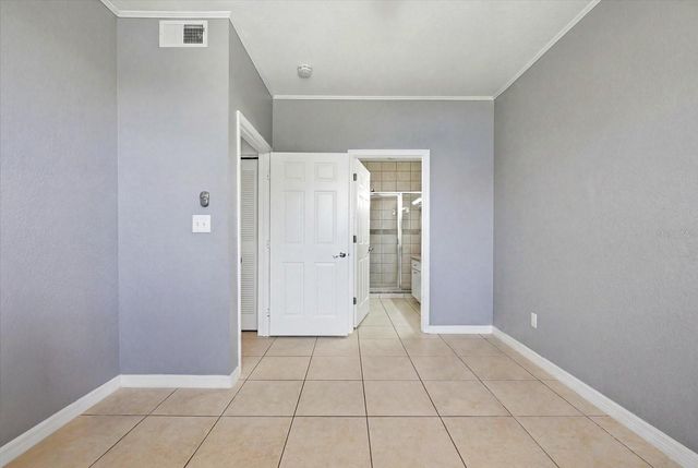 9256 LAKE CHASE ISLAND WAY, Tampa, FL 33626