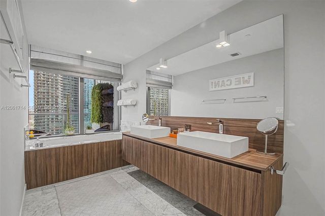 1000 Brickell Plz 2912, Miami, FL 33131