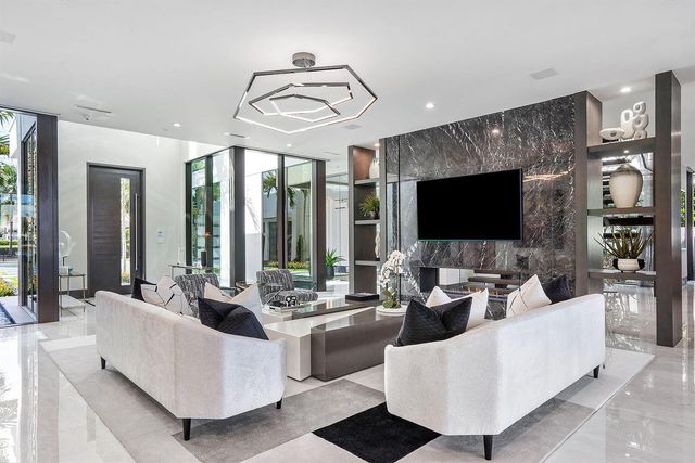 372 E Alexander Palm Road, Boca Raton, FL 33432