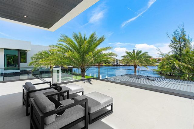 372 E Alexander Palm Road, Boca Raton, FL 33432