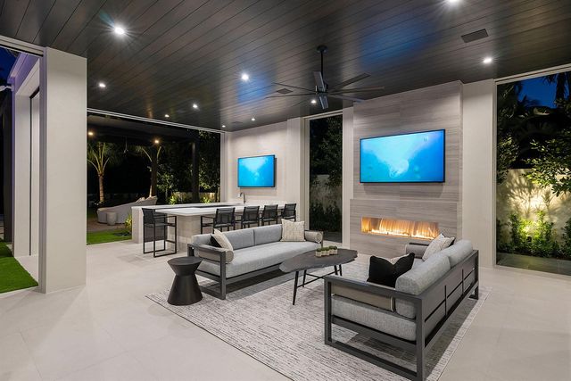 372 E Alexander Palm Road, Boca Raton, FL 33432
