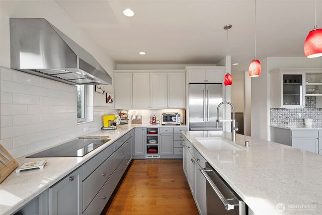 22922 Belvedere Place NE, Kingston, WA 98346