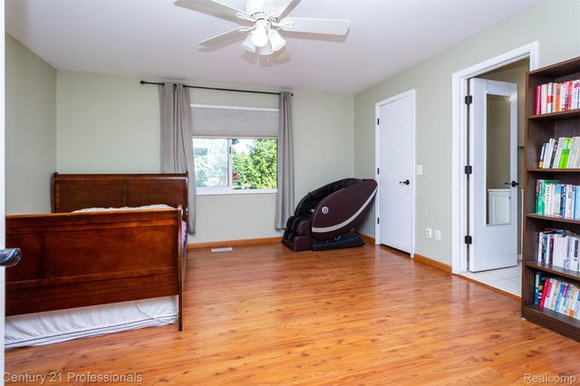 2085 Elkhorn Drive, Rochester Hills, MI 48307