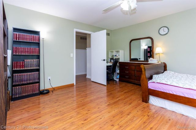 2085 Elkhorn Drive, Rochester Hills, MI 48307
