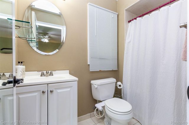 2085 Elkhorn Drive, Rochester Hills, MI 48307