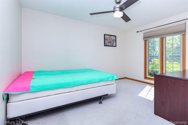 2085 Elkhorn Drive, Rochester Hills, MI 48307