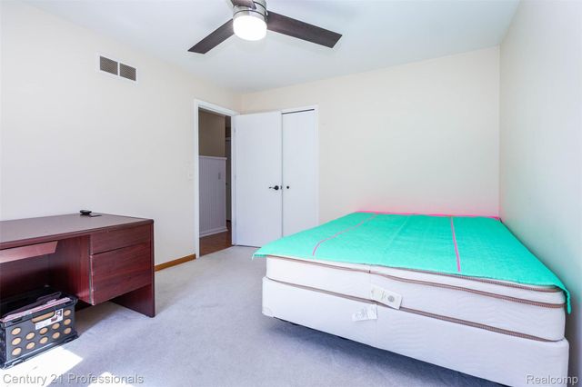 2085 Elkhorn Drive, Rochester Hills, MI 48307