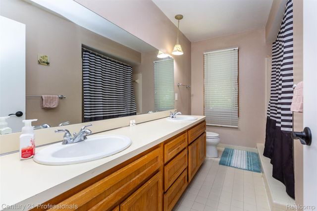 2085 Elkhorn Drive, Rochester Hills, MI 48307