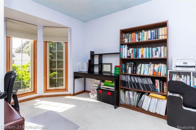 2085 Elkhorn Drive, Rochester Hills, MI 48307