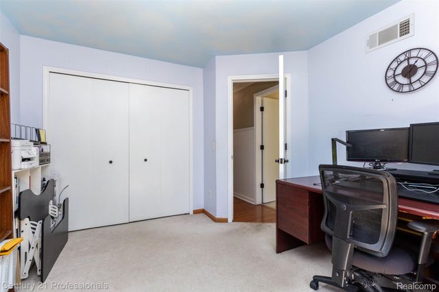 2085 Elkhorn Drive, Rochester Hills, MI 48307