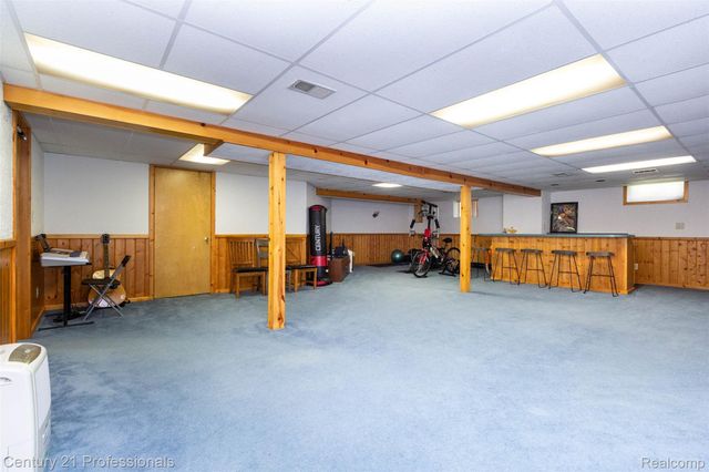 2085 Elkhorn Drive, Rochester Hills, MI 48307