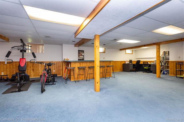 2085 Elkhorn Drive, Rochester Hills, MI 48307