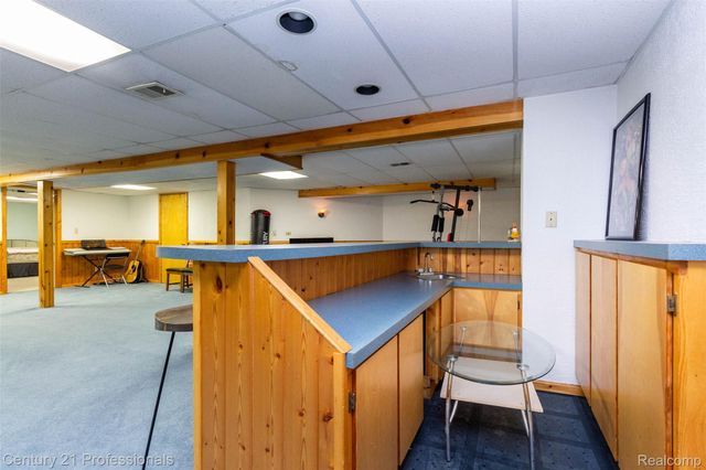 2085 Elkhorn Drive, Rochester Hills, MI 48307