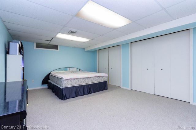 2085 Elkhorn Drive, Rochester Hills, MI 48307