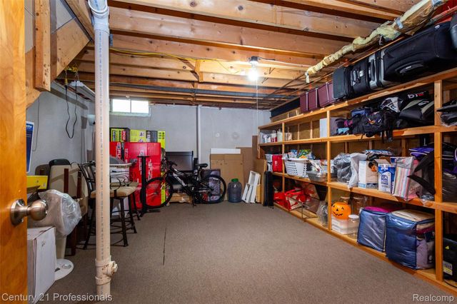 2085 Elkhorn Drive, Rochester Hills, MI 48307