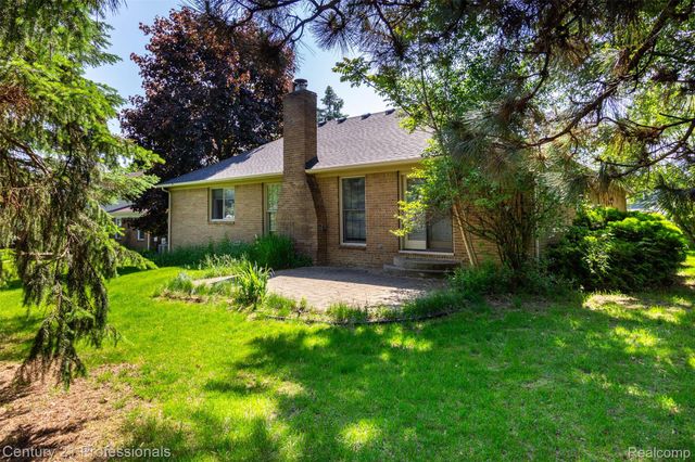 2085 Elkhorn Drive, Rochester Hills, MI 48307
