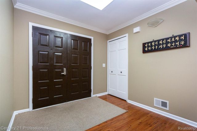 2085 Elkhorn Drive, Rochester Hills, MI 48307