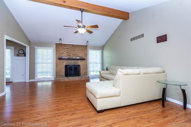 2085 Elkhorn Drive, Rochester Hills, MI 48307
