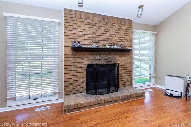 2085 Elkhorn Drive, Rochester Hills, MI 48307