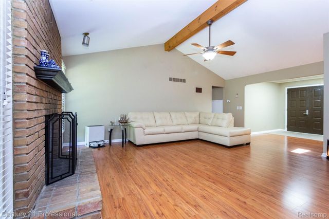 2085 Elkhorn Drive, Rochester Hills, MI 48307