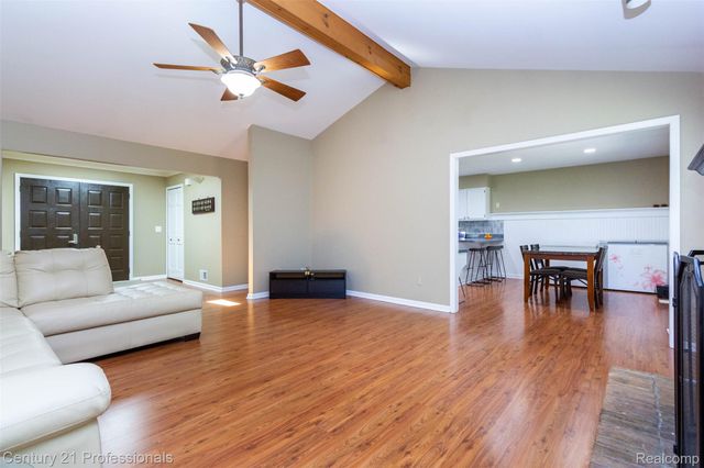 2085 Elkhorn Drive, Rochester Hills, MI 48307