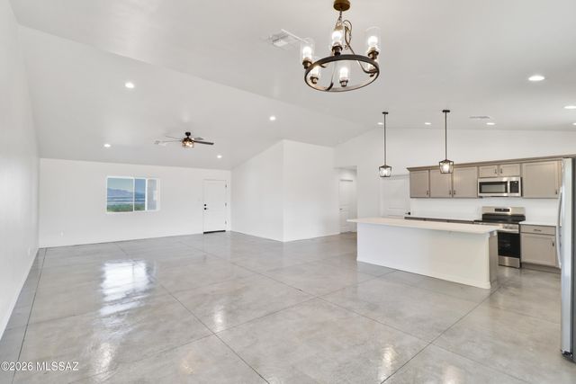 1346 S Wild Burro Trail, Benson, AZ 85602