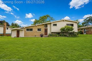 1318 S Williams Lake Road, White Lake Charter Township, MI 48386