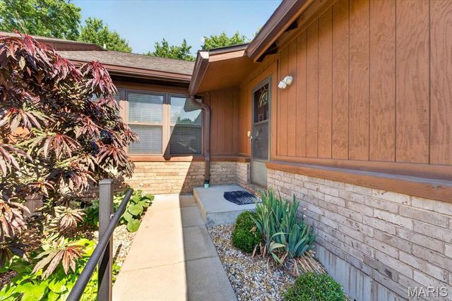 5421 Court Of Cedars, St Louis, MO 63128