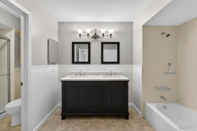 5421 Court Of Cedars, St Louis, MO 63128