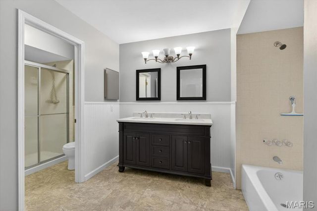 5421 Court Of Cedars, St Louis, MO 63128