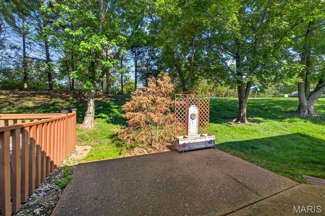 5421 Court Of Cedars, St Louis, MO 63128