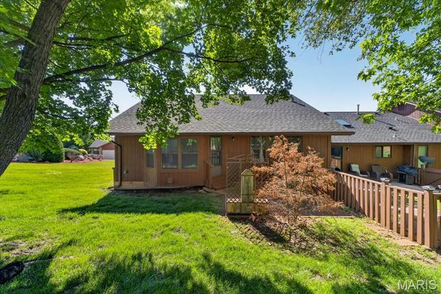 5421 Court Of Cedars, St Louis, MO 63128