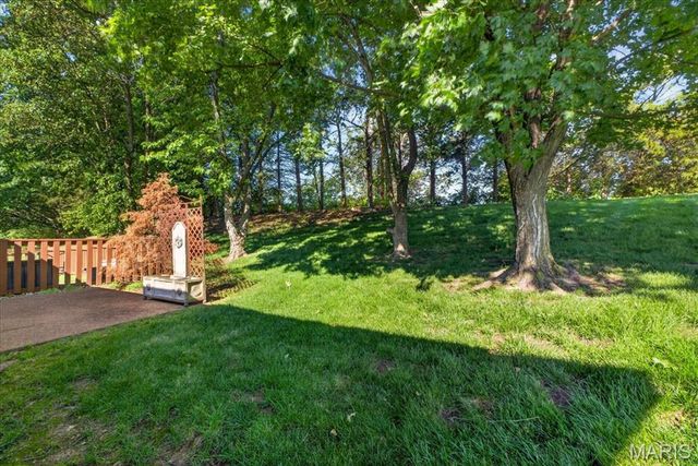 5421 Court Of Cedars, St Louis, MO 63128