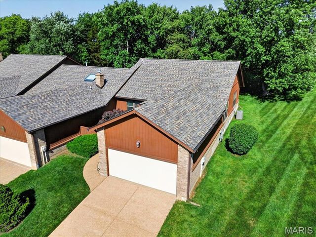 5421 Court Of Cedars, St Louis, MO 63128