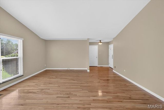 5421 Court Of Cedars, St Louis, MO 63128