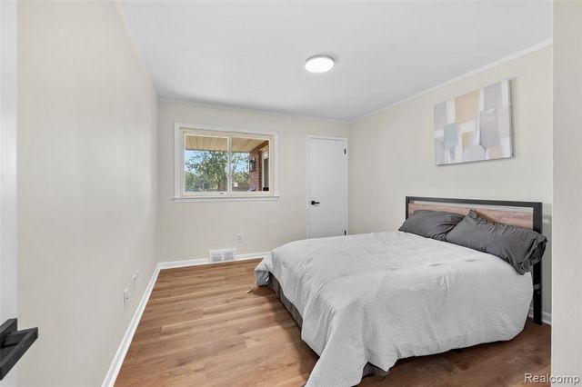 24821 Almond Avenue, Eastpointe, MI 48021