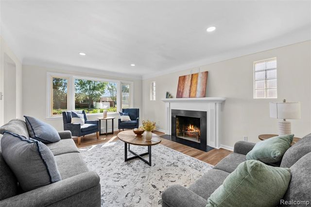 24821 Almond Avenue, Eastpointe, MI 48021