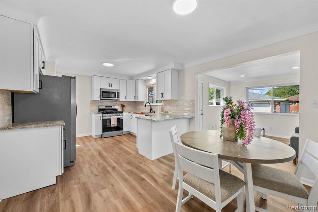 24821 Almond Avenue, Eastpointe, MI 48021