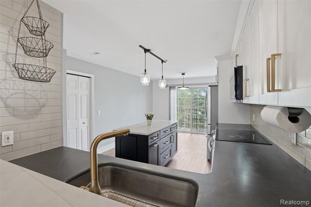 39478 Springwater Drive, Northville, MI 48168