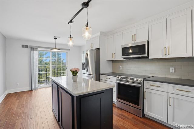 39478 Springwater Drive, Northville, MI 48168