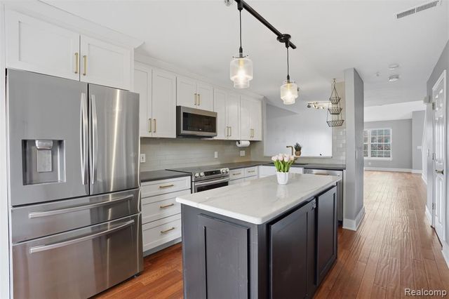 39478 Springwater Drive, Northville, MI 48168