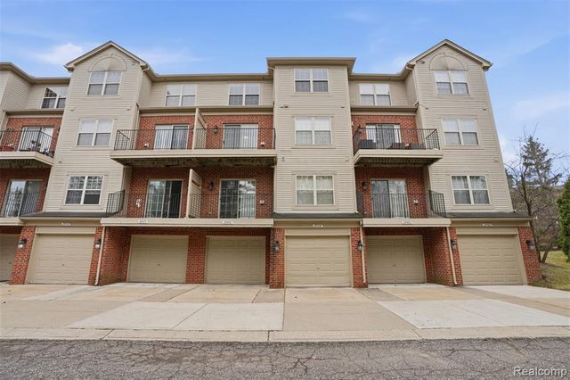 39478 Springwater Drive, Northville, MI 48168