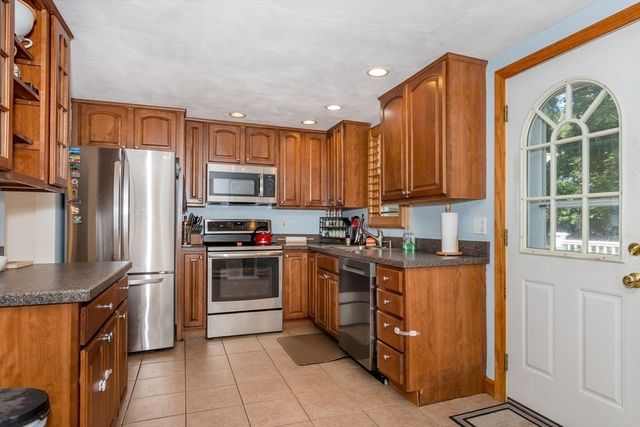 66 Healy Rd, Weymouth, MA 02188