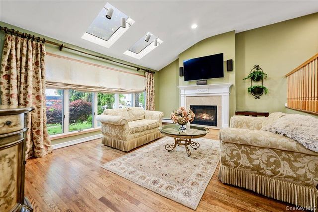 2119 Oliver Way, Merrick, NY 11566