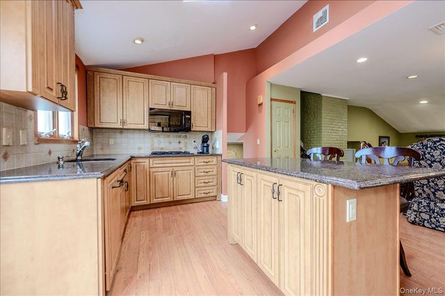 2119 Oliver Way, Merrick, NY 11566