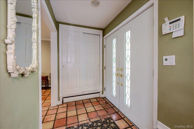 2119 Oliver Way, Merrick, NY 11566